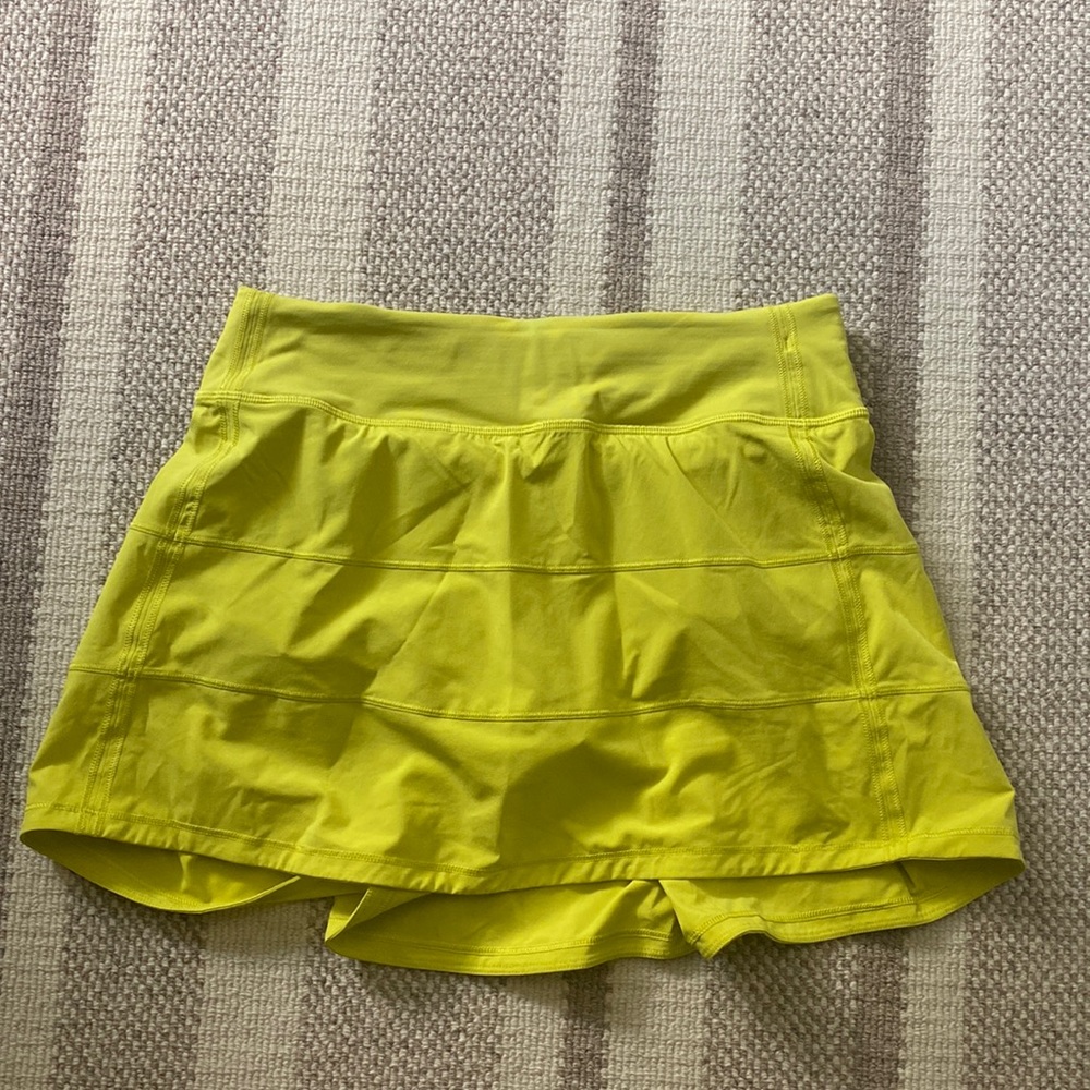 Lululemon Pace revival mid rise skirt. size 4 long.